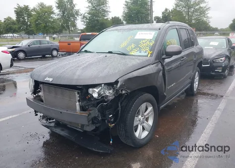 2017 Jeep Compass Latitude 4X4 from USA, damaged, VIN 1C4NJDEB4HD176557